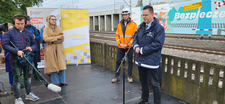 bezpieczny przejazd, stacja, Warszawa Zachodnia, Merchel Ireneusz, Budimex, briefing prasowy, Bittel Andrzej, mural