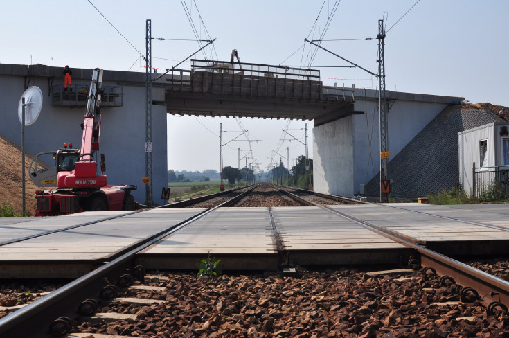 wiadukt, modernizacja, skrzyżowanie bezkolizyjne, LK1, robotnicy, Rogów, POIiŚ 2007-2013