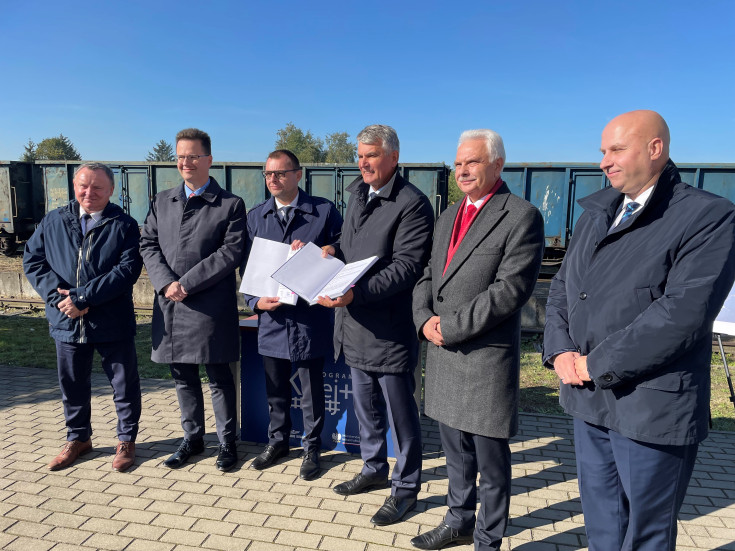 Merchel Ireneusz, briefing prasowy, Bittel Andrzej, podpisanie umowy, Kolej+, Sokołów Podlaski