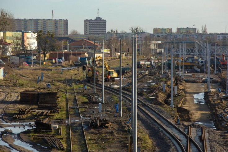 sieć trakcyjna, modernizacja, informacja prasowa, LCS, CEF, E20, Sochaczew, Swarzędz, Kutno, Konin, Łowicz, Kostrzyn, Koło, Żychlin, Podstolice, Cienin, Krzewie, Kłodawa, Jackowice, tor, infrastruktura kolejowa