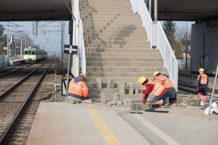 POIiŚ 2014-2020, robotnicy, Warszawa Jeziorki, prace budowlane, nowy wiadukt, budowa wiaduktu, wiadukt drogowy, nowy wiadukt drogowy, budowa wiaduktu drogowego