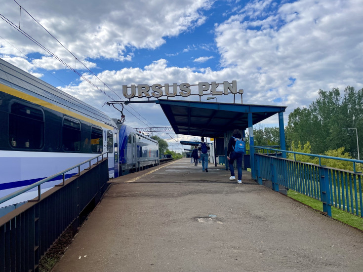 pasażer, peron, pociąg, przystanek, Warszawa Ursus Północny