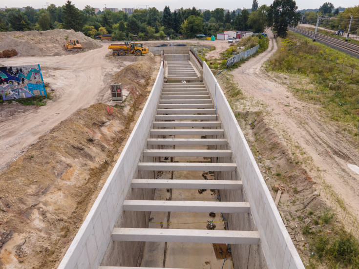 TBM, budowa tunelu, drążenie tunelu kolejowego, Łódź Koziny, Łódź Śródmieście, szacht, komora