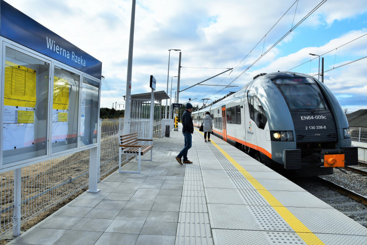 pasażer, nowa infrastruktura pasażerska, pociąg pasażerski, przystanek, Wierna Rzeka