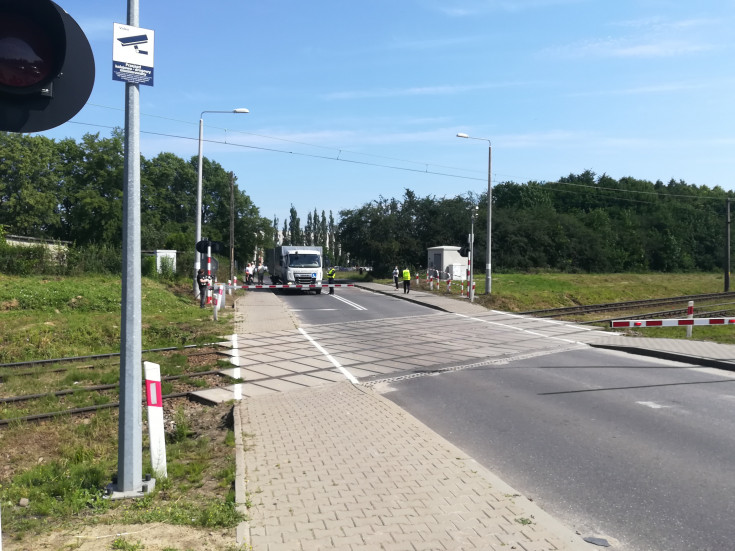 bezpieczny przejazd, bezpieczny piątek, przejazd kolejowo-drogowy, szlaban na ryzyko, kierowca, edukacja, edukacja dorosłych