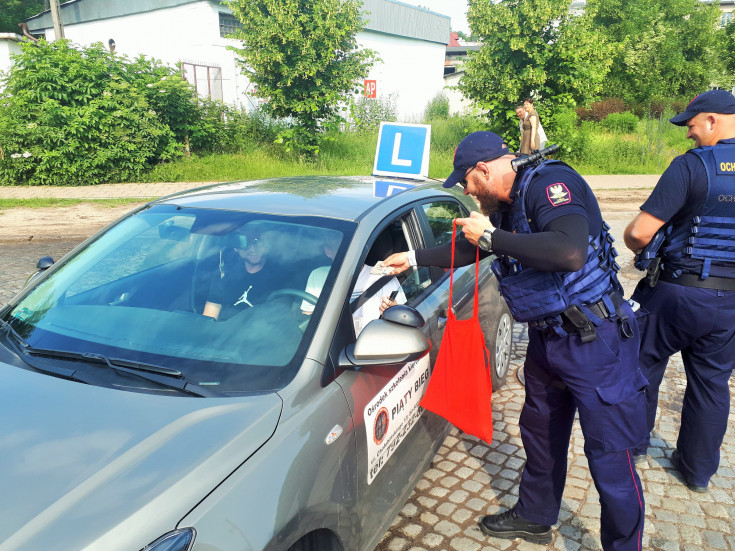 SOK, bezpieczny przejazd, bezpieczny piątek, akcja ulotkowa, żółta naklejka, Gdańsk Orunia