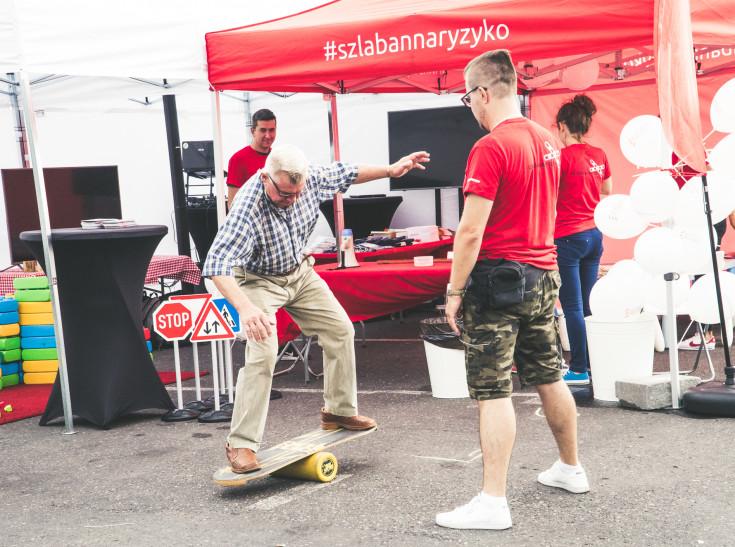 bezpieczny przejazd, kampania społeczna, szlaban na ryzyko, Gdynia, edukacja, edukacja dzieci, wydarzenie plenerowe, stoisko, stoisko kampanii, Moto Safety Day, edukacja dorosłych