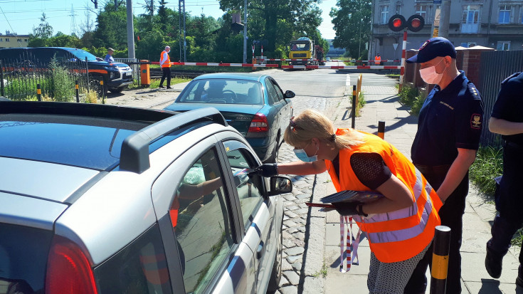 bezpieczny przejazd, bezpieczny piątek, przejazd kolejowo-drogowy, szlaban na ryzyko, kierowca, edukacja, edukacja dorosłych