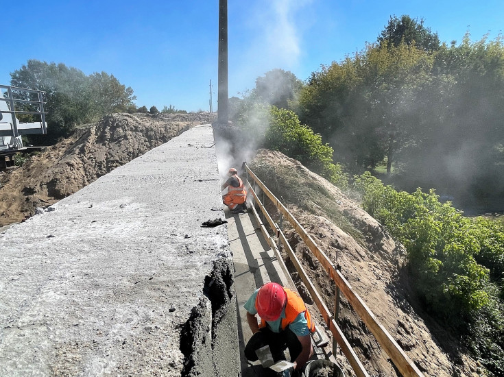 most kolejowy, prace budowlane, nowa infrastruktura, nasuwanie przęsła, LK10, Kanał Żerański