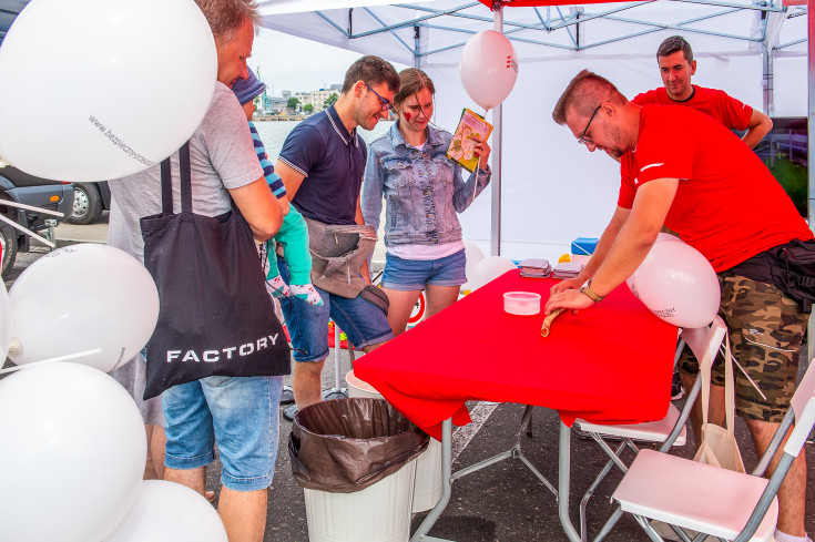 bezpieczny przejazd, kampania społeczna, szlaban na ryzyko, Gdynia, edukacja, edukacja dzieci, wydarzenie plenerowe, stoisko, stoisko kampanii, Moto Safety Day, edukacja dorosłych