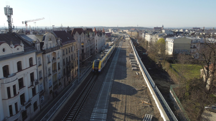 Kraków, estakada, nowy tor, nowa infrastruktura, pociąg pasażerski, www.krakow-rudzice.pl