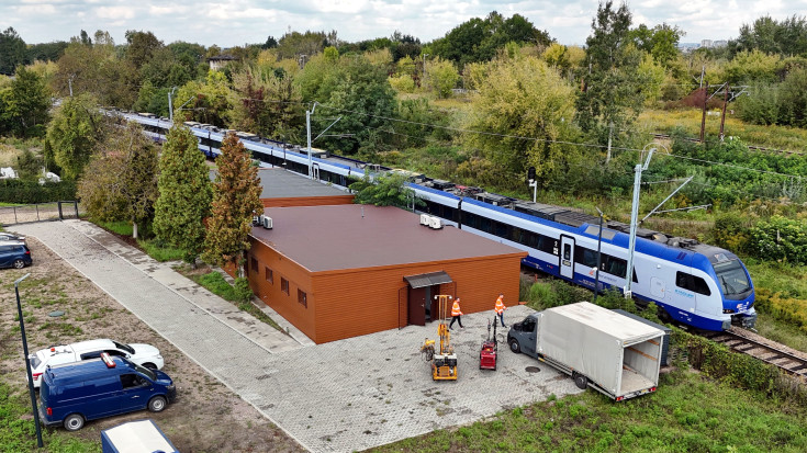 Kraków, laboratorium, nowoczesny sprzęt, nowa infrastruktura, widok z lotu ptaka, pociąg osobowy