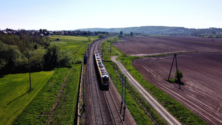 nowy przystanek, nowa infrastruktura, pociąg pasażerski, widok z lotu ptaka, nowy peron, Program Przystankowy, Pisary