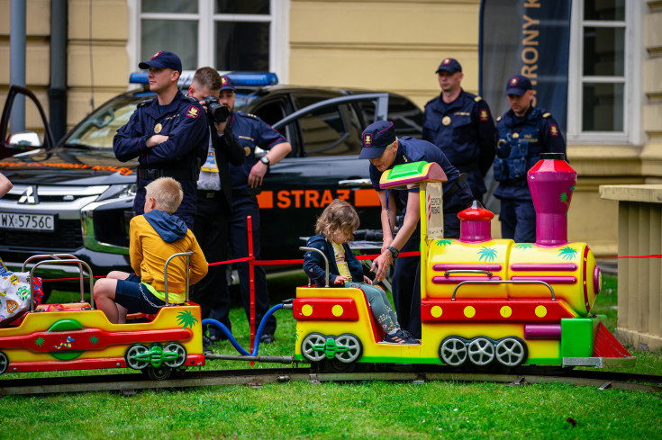 bezpieczny przejazd, kampania społeczna, dzień dziecka, edukacja dzieci, dzieci, dziecko, wydarzenie plenerowe, stoisko kampanii, KPRM, Kancelaria Prezesa Rady Ministrów, rodzice