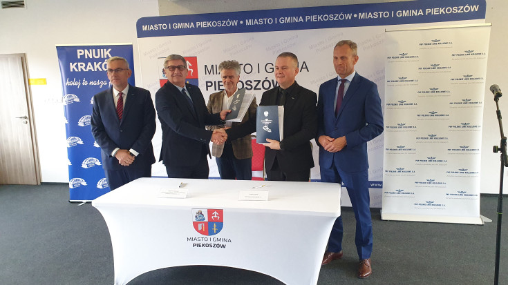 nowy przystanek, Piekoszów, podpisanie umowy, nowa infrastruktura, Program  Przystankowy, Skubiszyński Mirosław, Górka Szczukowska