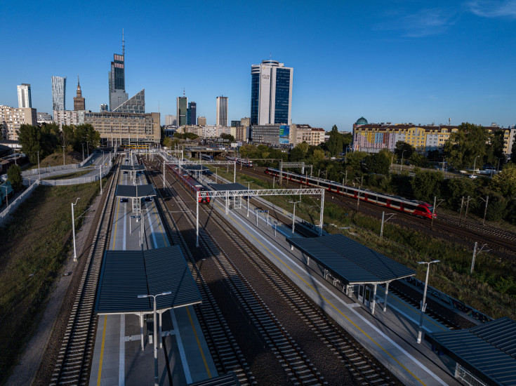 peron, kładka, Warszawa Główna, zdjęcia z drona, wieżowce