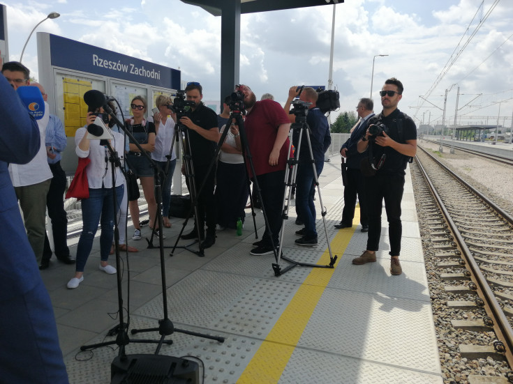 media, rozkład jazdy, nowy przystanek, Rzeszów Zachodni, briefing prasowy, gablota