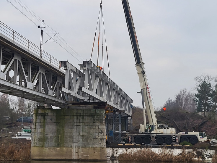 dźwig, montaż, prace budowlane, nowe przęsło, nowy most, Oborniki