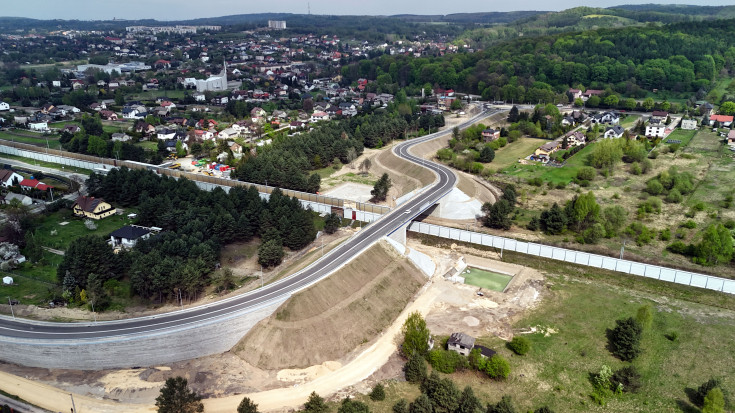 nowa infrastruktura, nowy wiadukt drogowy, widok z lotu ptaka, Młoszowa