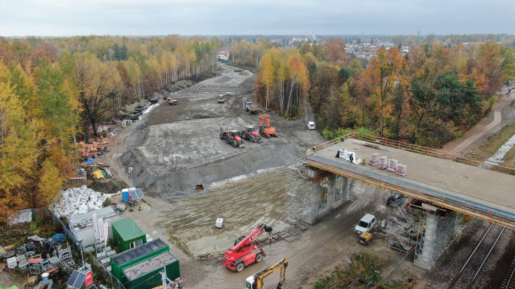 E75, Rail Baltica, Kobyłka Ossów, prace budowlane, nowy tunel, nowa infrastruktura, nowy wiadukt drogowy, nowe skrzyżowanie bezkolizyjne