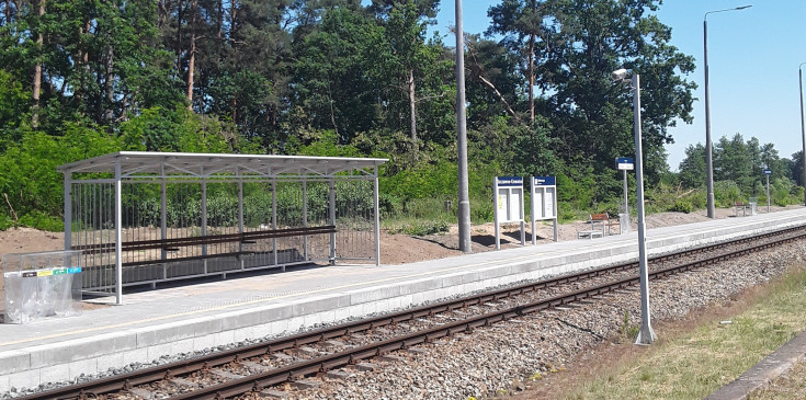 nowa wiata, przystanek, Ciemnice