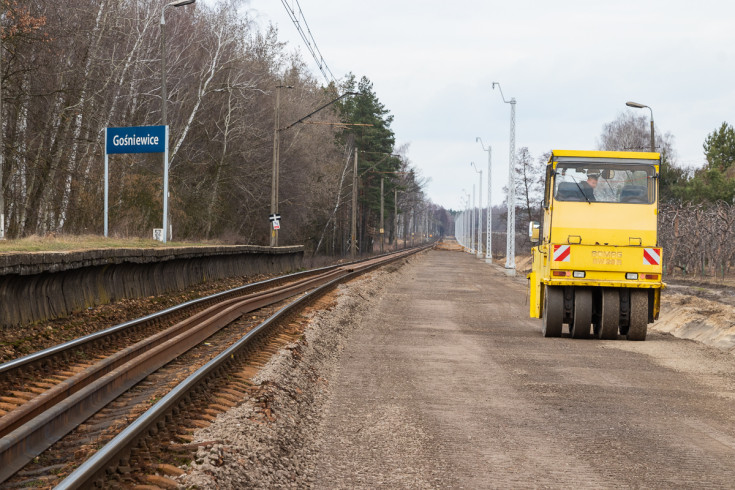 modernizacja, POIiŚ 2014-2020, LK8, prace budowlane, Gośniewice, maszyna, przebudowany przystanek