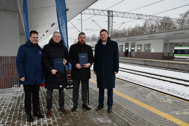 stacja, Zielonka, briefing prasowy, Bresch Arnold, Bittel Andrzej, podpisanie umowy, nowa infrastruktura, Program  Przystankowy, nowy parking