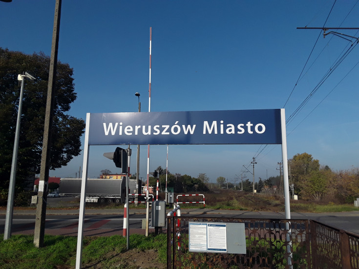 nowa wiata, nowa infrastruktura pasażerska, łódzkie, nowe oznakowanie, Wieruszów Miasto