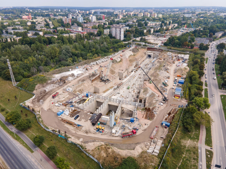 TBM, budowa tunelu, drążenie tunelu kolejowego, Łódź Koziny, Łódź Śródmieście, szacht, komora