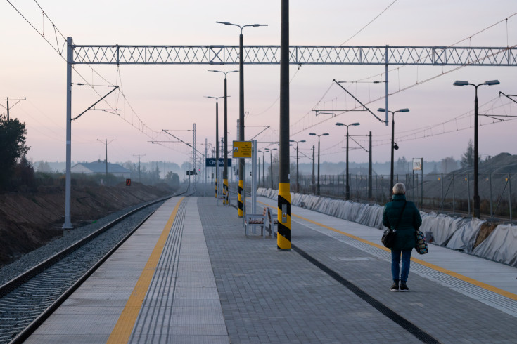 peron, stacja, POIiŚ 2014-2020, LK8, Chynów, infrastruktura pasażerska, nowa infrastruktura, zmodernizowany peron