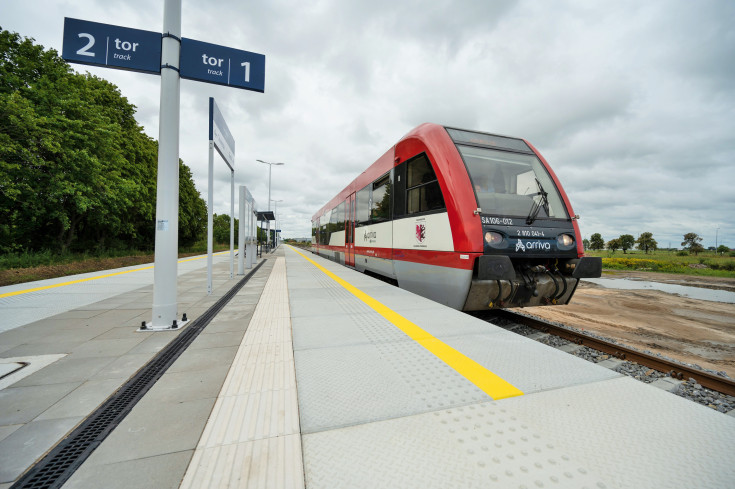 LK207, nowa infrastruktura, pociąg pasażerski, Ostaszewo Toruńskie, przystanek