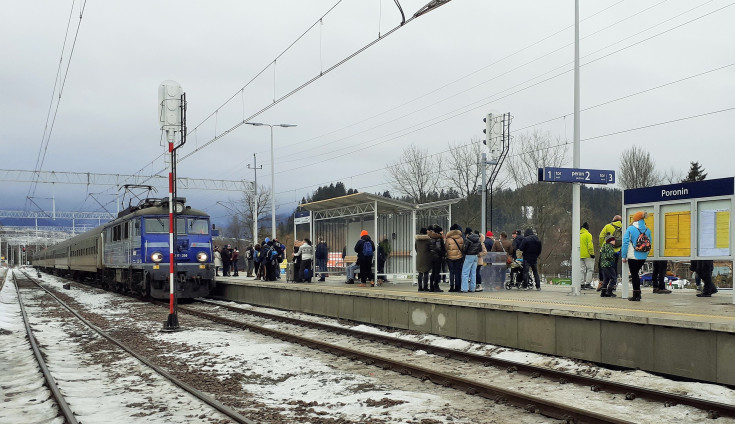 peron, stacja, pociąg, Poronin, nowa infrastruktura