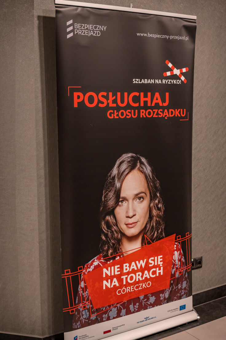 bezpieczny przejazd, kierowca, OSK, ośrodek szkolenia kierowców, warsztat, rollup, ambasadorka bezpieczeństwa