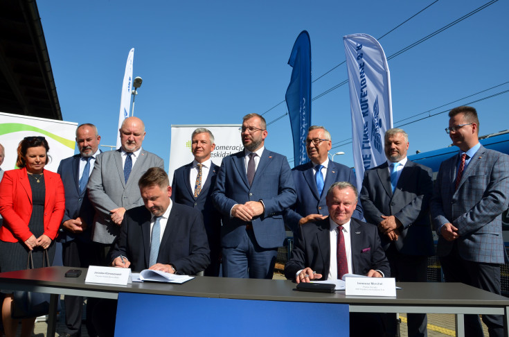 Merchel Ireneusz, briefing prasowy, Bittel Andrzej, podpisanie umowy, Skoczów, Kolej+, Bielsko-Biała, Puda Grzegorz