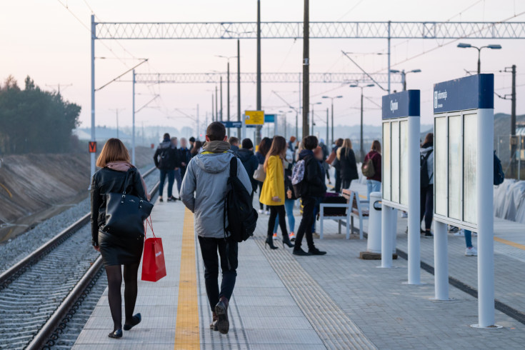 peron, stacja, POIiŚ 2014-2020, LK8, Chynów, infrastruktura pasażerska, nowa infrastruktura, zmodernizowany peron