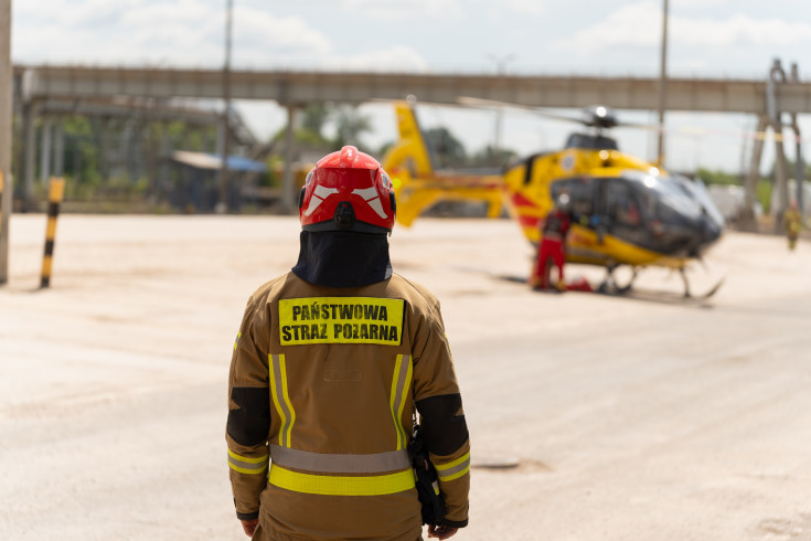 bezpieczny przejazd, kampania społeczna, przejazd kolejowo-drogowy, ratownictwo medyczne, śmigłowiec, wydarzenie plenerowe, symulacja zderzenia, lotnicze pogotowie ratunkowe, LPR, helikopter