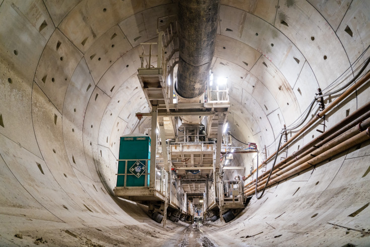 TBM, budowa tunelu, drążenie tunelu kolejowego, Łódź Koziny, Łódź Śródmieście, szacht, komora