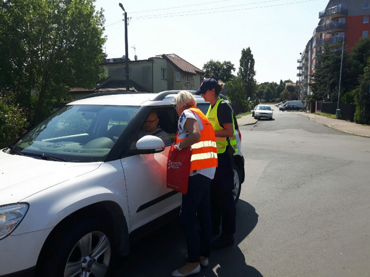 bezpieczny piątek, akcja ulotkowa, przejazd kolejowo-drogowy, żółta naklejka