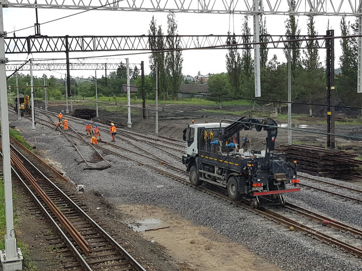 sieć trakcyjna, elektryfikacja, modernizacja, Rzeszów, Stalowa Wola, Stalowa Wola Rozwadów, Program Operacyjny Polska Wschodnia, Lublin Zemborzyce, Rozwadów, wymiana rozjazdu, LK68