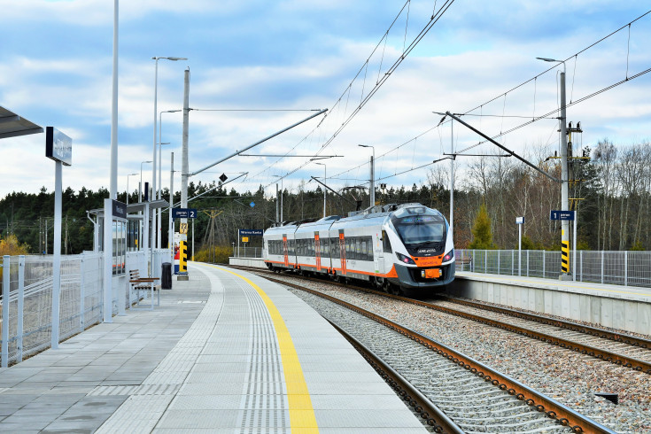 peron, nowa infrastruktura pasażerska, pociąg pasażerski, przystanek, Wierna Rzeka