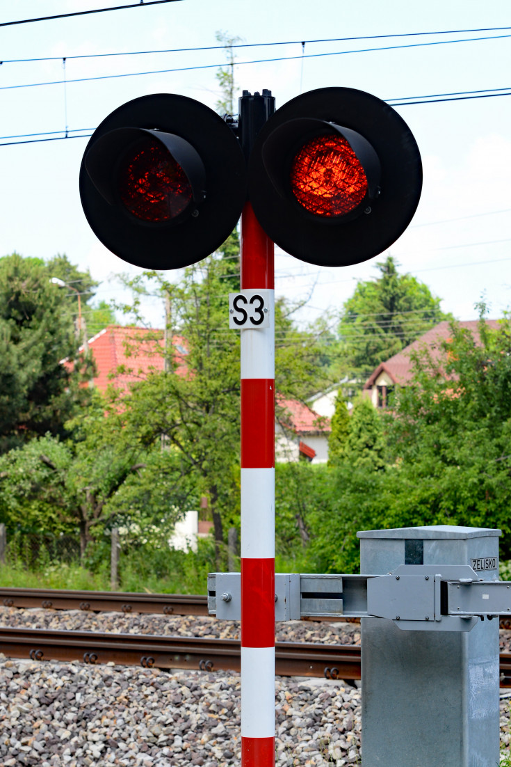 szlaban, przejazd kolejowo-drogowy, LK7, sygnalizacja, Celestynów, żółta naklejka, nowa sygnalizacja, Jankowskiego, zmodernizowany przejazd