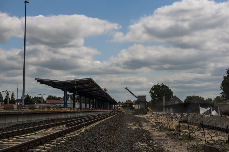 modernizacja, stacja, POIiŚ 2014-2020, wiata, Program Operacyjny Infrastruktura i Środowisko, Gorzów Wielkopolski, demontaż peronu, prace budowlane, inwestycja