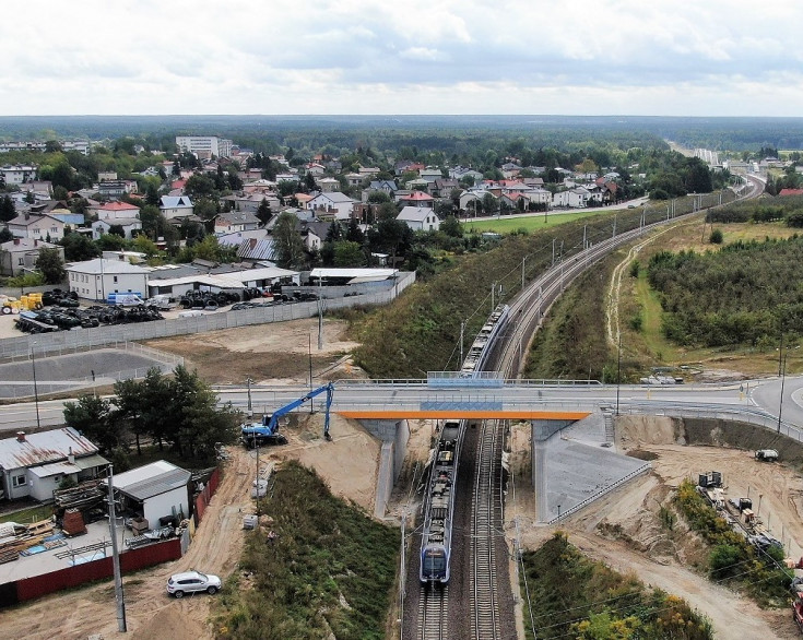 LK8, Warka, samochód osobowy, nowa infrastruktura, nowy wiadukt drogowy, widok z lotu ptaka