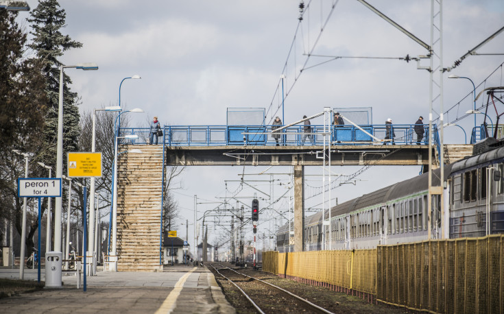 peron, stacja, CEF, Łącząc Europę, E20, Koło, kładka, przed modernizacją, LK3, inwestycja