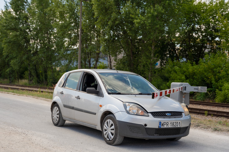 bezpieczny przejazd, wypadek, kampania społeczna, przejazd kolejowo-drogowy, wypadek na przejeździe, wydarzenie plenerowe, symulacja zderzenia, służby ratownicze