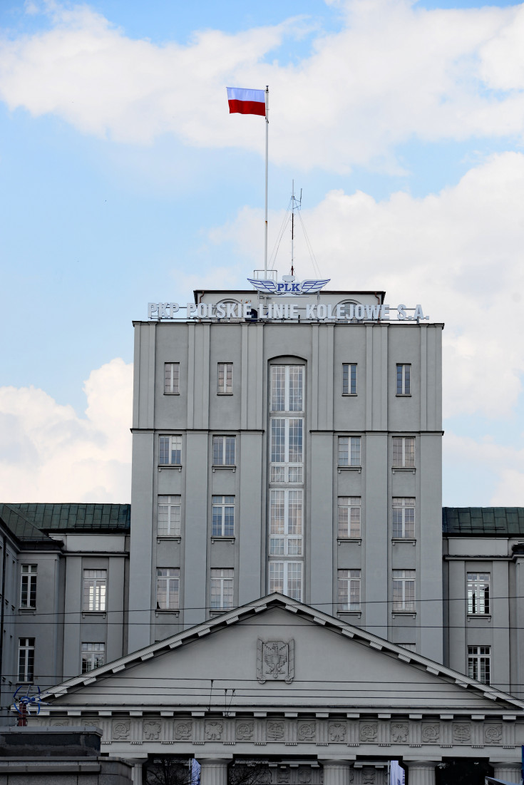 centrala, budynek, siedziba PLK, flaga biało-czerwona