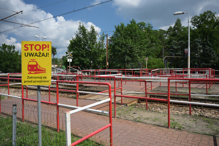 bezpieczeństwo, krzyż św. Andrzeja, Józefów, przejście pieszo-rowerowe