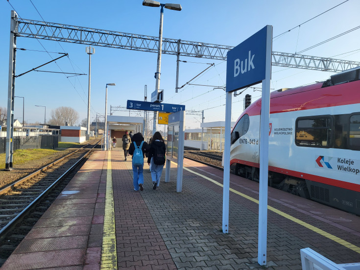 pasażer, stacja, nowe przejście podziemne, nowa infrastruktura, Buk, pociąg osobowy