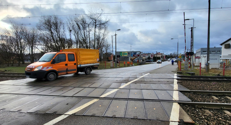 przejazd kolejowo-drogowy, Teresin, samochód, rogatka