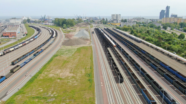 tor, pociąg towarowy, Port Gdynia